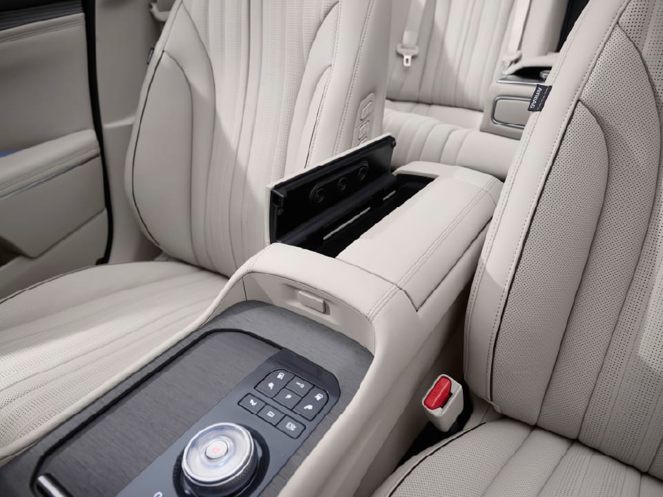 وحدة تخزين بمسند ذراع مزدوج