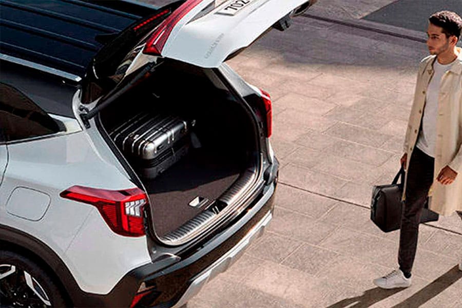 Amplio maletero y con asientos abatibles 60:40