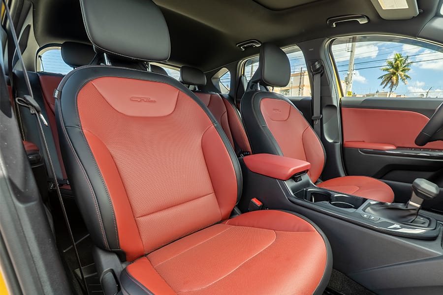 Vestiduras en piel bitono con insertos GT-line