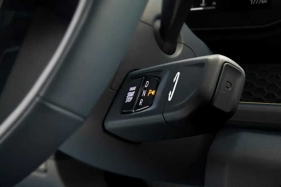 ناقل حركة أوتوماتيكي من 8 سرعات عالي الأداء/ ناقل حركة يدوي من 6 سرعات.