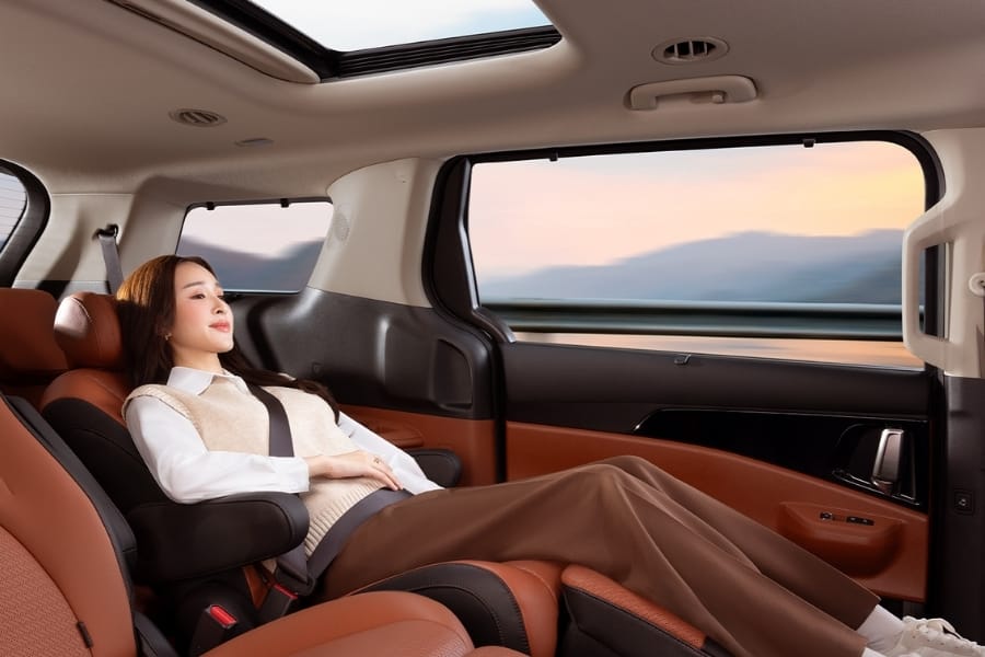 The new Kia Carnival HEV​