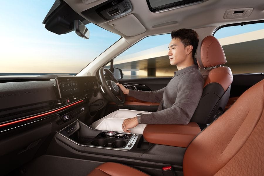 The new Kia Carnival HEV​