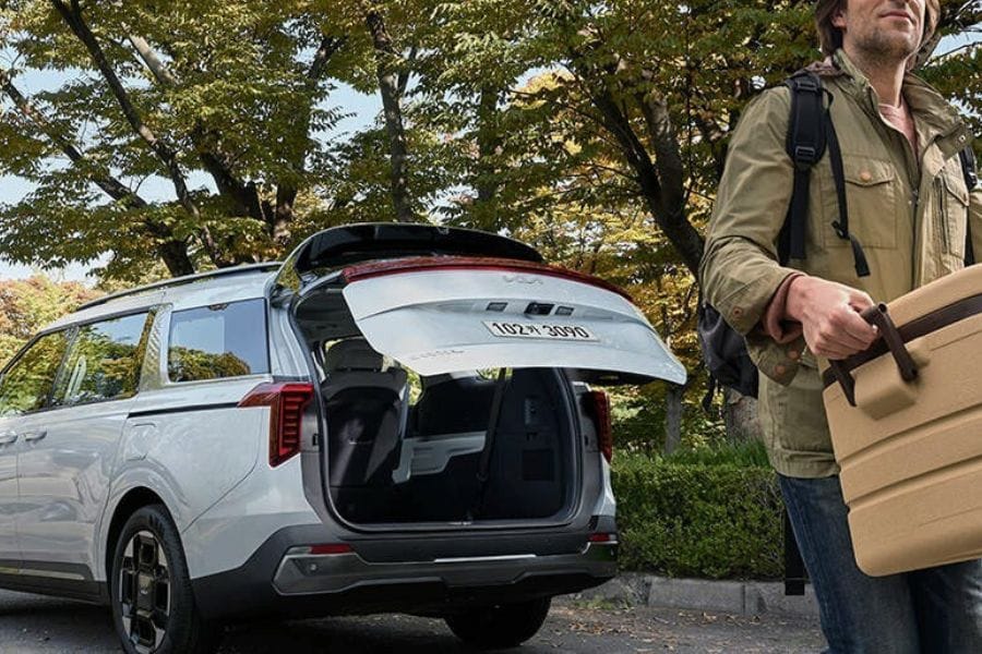 The new Kia Carnival HEV​