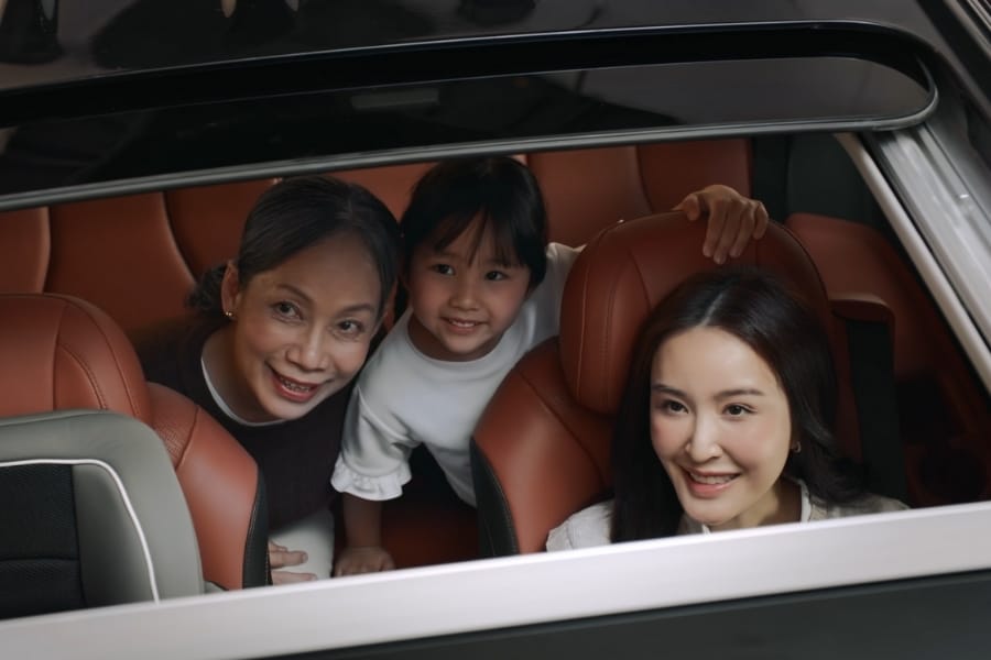 The new Kia Carnival HEV​