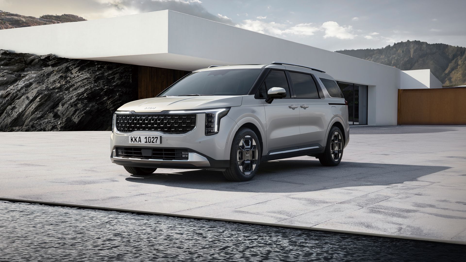 The new Carnival 同級唯一・極致八人座 