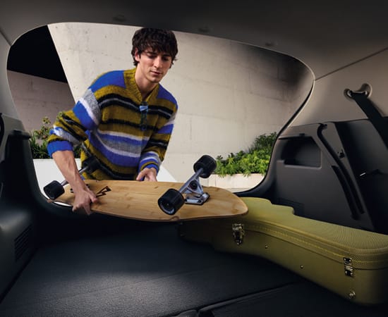 6:4 分離可折式後座椅