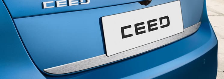 Накладка на кришку багажника