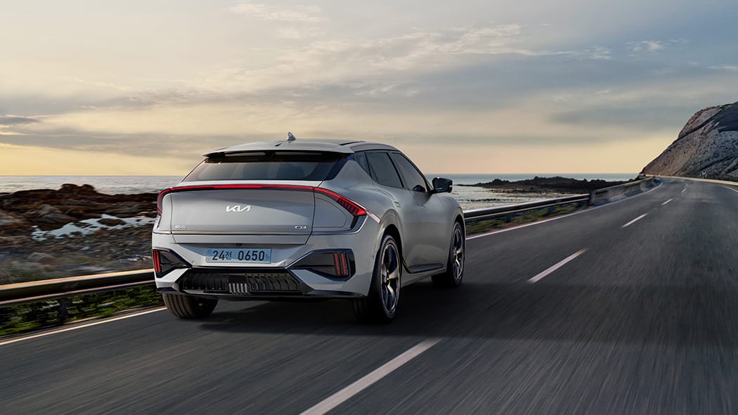 https://www.kia.com/content/dam/kwp/kr/ko/vehicles/ev6-gt/25pe/gallery/image/asset/ev6-gt_gallery_image_rear.jpg