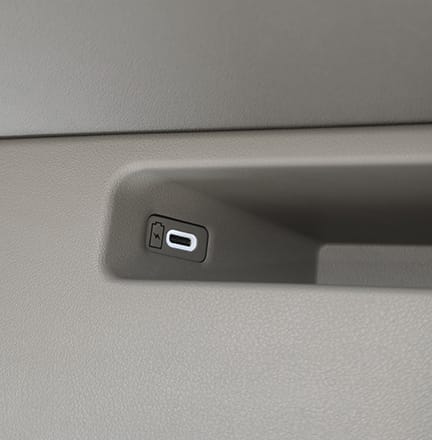 C타입 USB 단자(3열 사이드트림)