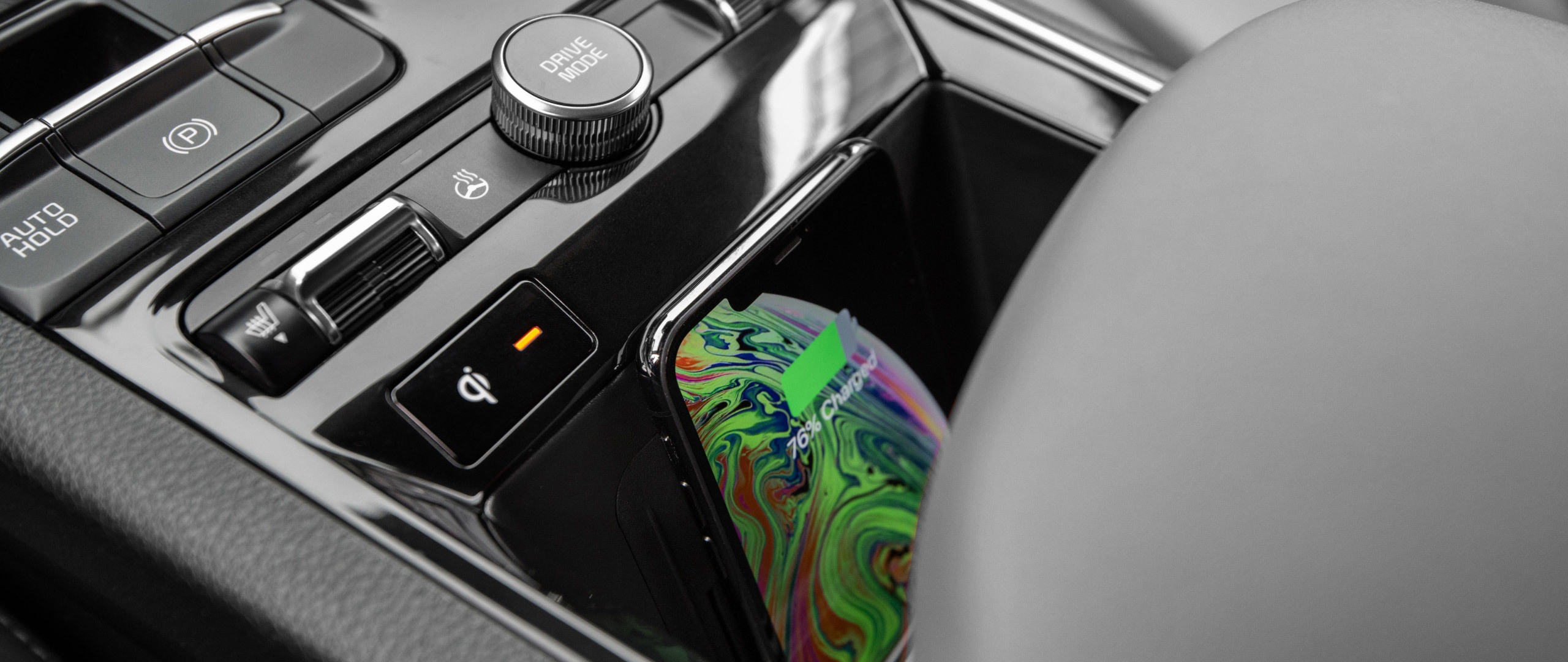 2023 Kia K5 Interior Wireless Phone Charger Close-Up
