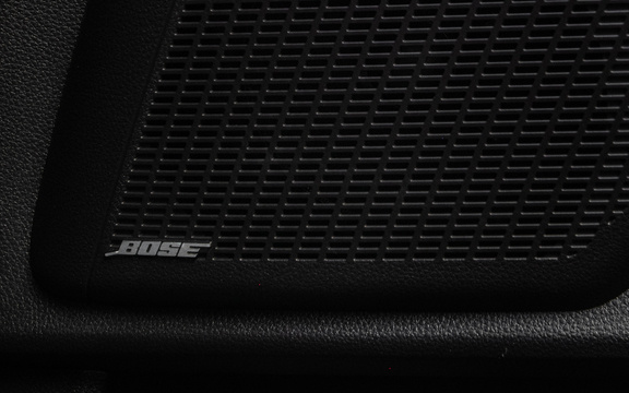 12 Speaker Bose Premium Audio System 