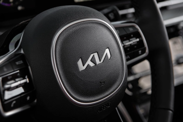 2023 Kia Carnival Interior Steering Wheel Close-Up