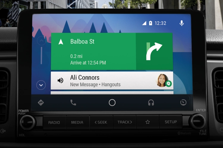 Android Auto inalámbrico en el interior del Kia Rio 2022 de 5 puertas