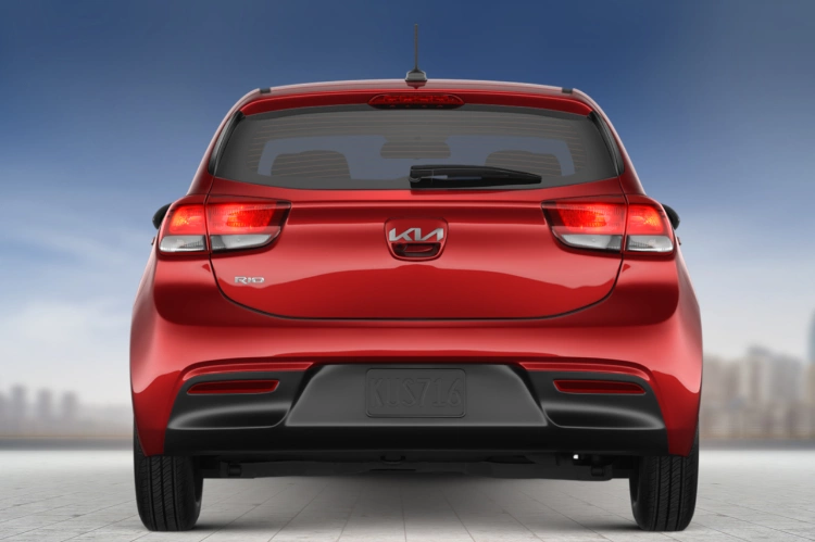 2023 Rio 5-Door in red, rear view of LED taillight design