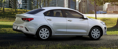 2022 Kia Rio Stopped In A Park Side View