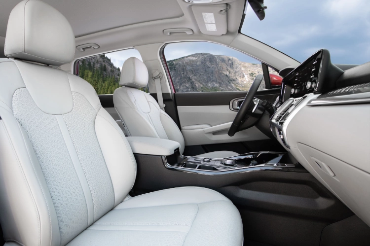 2022 Kia Sorento Hybrid Interior Front Row Seats