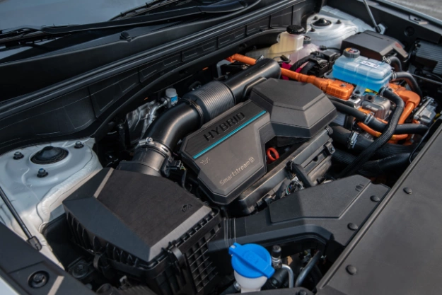 2023 Kia Sorento Plug-In Hybrid Powerful Engine Close-Up