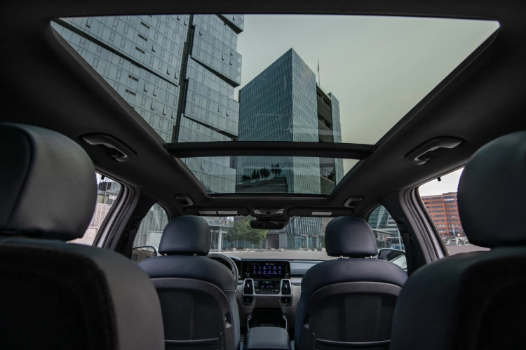2023 Kia Sorento Plug-In Hybrid Interior Panoramic Sunroof Close-Up