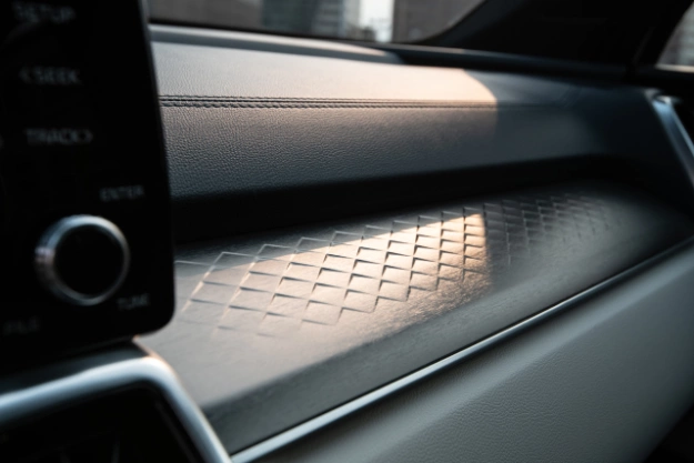 2023 Kia Sorento Plug-In Hybrid Interior Glove Compartment Detail