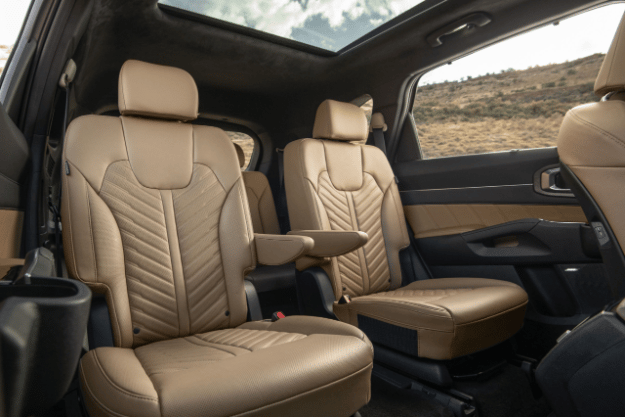2025 Kia Sorento X-Pro SX Prestige AWD interior, three-quarter view of the second row captain chairs