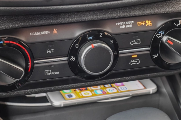 2022 Kia Soul Interior Dual Zone Automatic Temperature Control