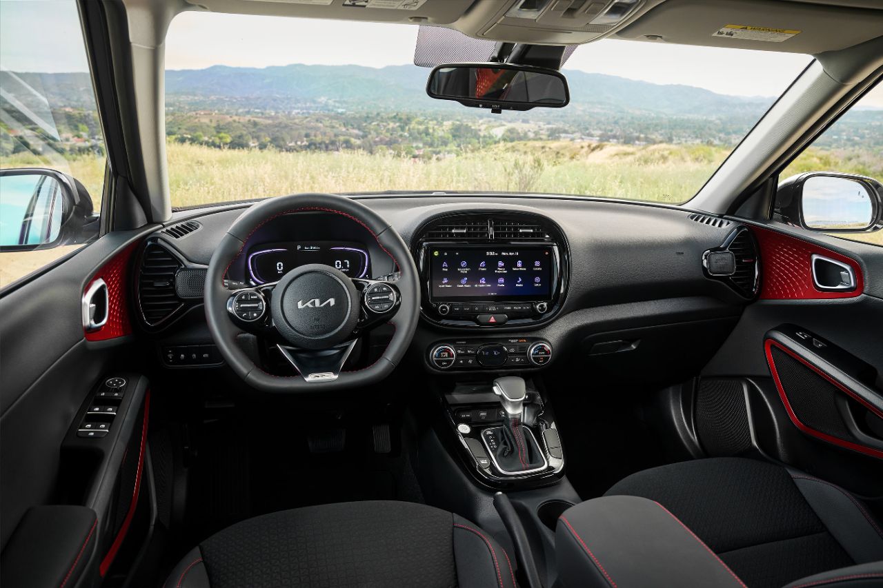 2025 Kia Soul interior dashboard