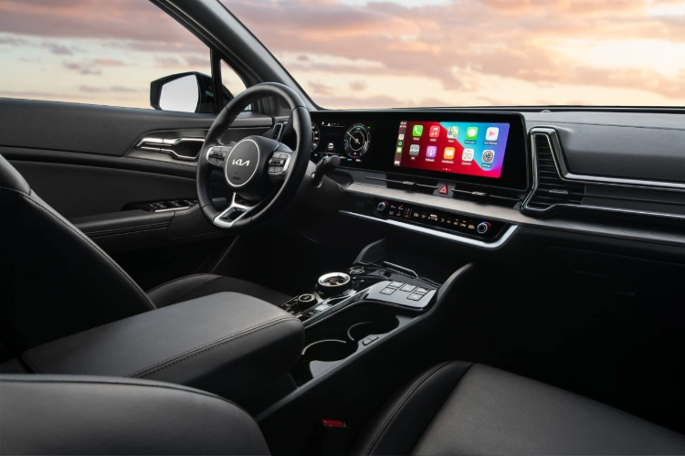 Consola central en el interior del Kia Sportage Plug-In Hybrid 2023