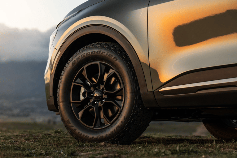  2025 Kia Sportage in green front rims