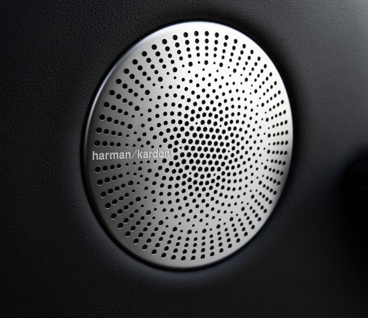 Sistema de audio de alta calidad Harman Kardon del interior del Kia Stinger 2022