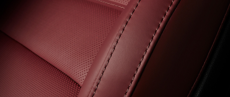 Asientos con tapizado de cuero del interior del Kia Stinger 2022