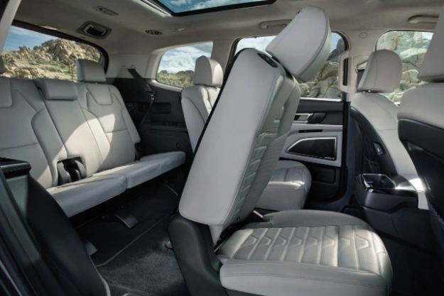 2022 Kia Telluride Interior Reclining Dual Captain Seats Side View