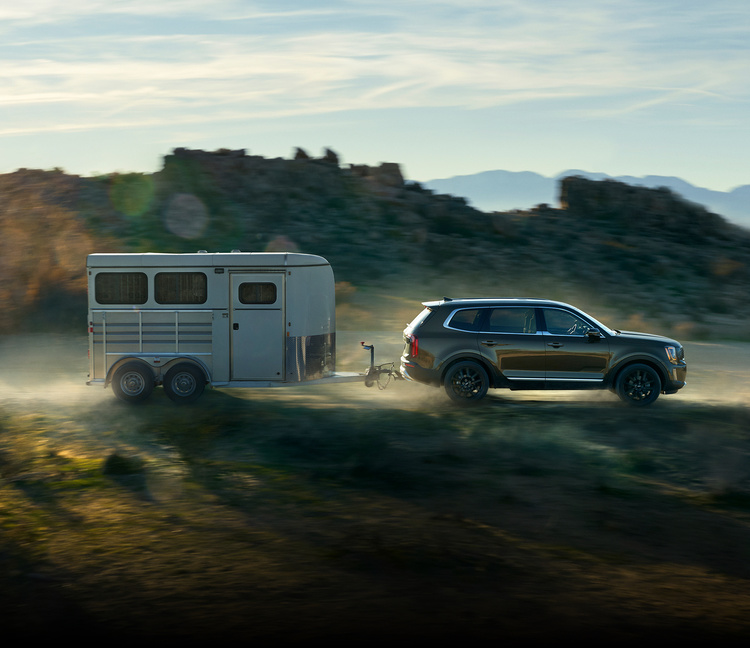 2022 Kia Telluride Towing A Trailer Side View