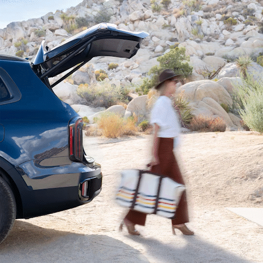 2024 Kia Telluride Utilizing Smart Tailgate By Auto-Closing As The Driver Walks Away Side-View