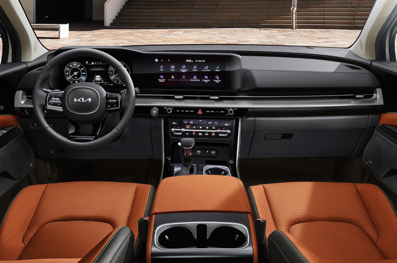 2023 Kia Carnival Interior Steering Wheel And Center Console Close-Up