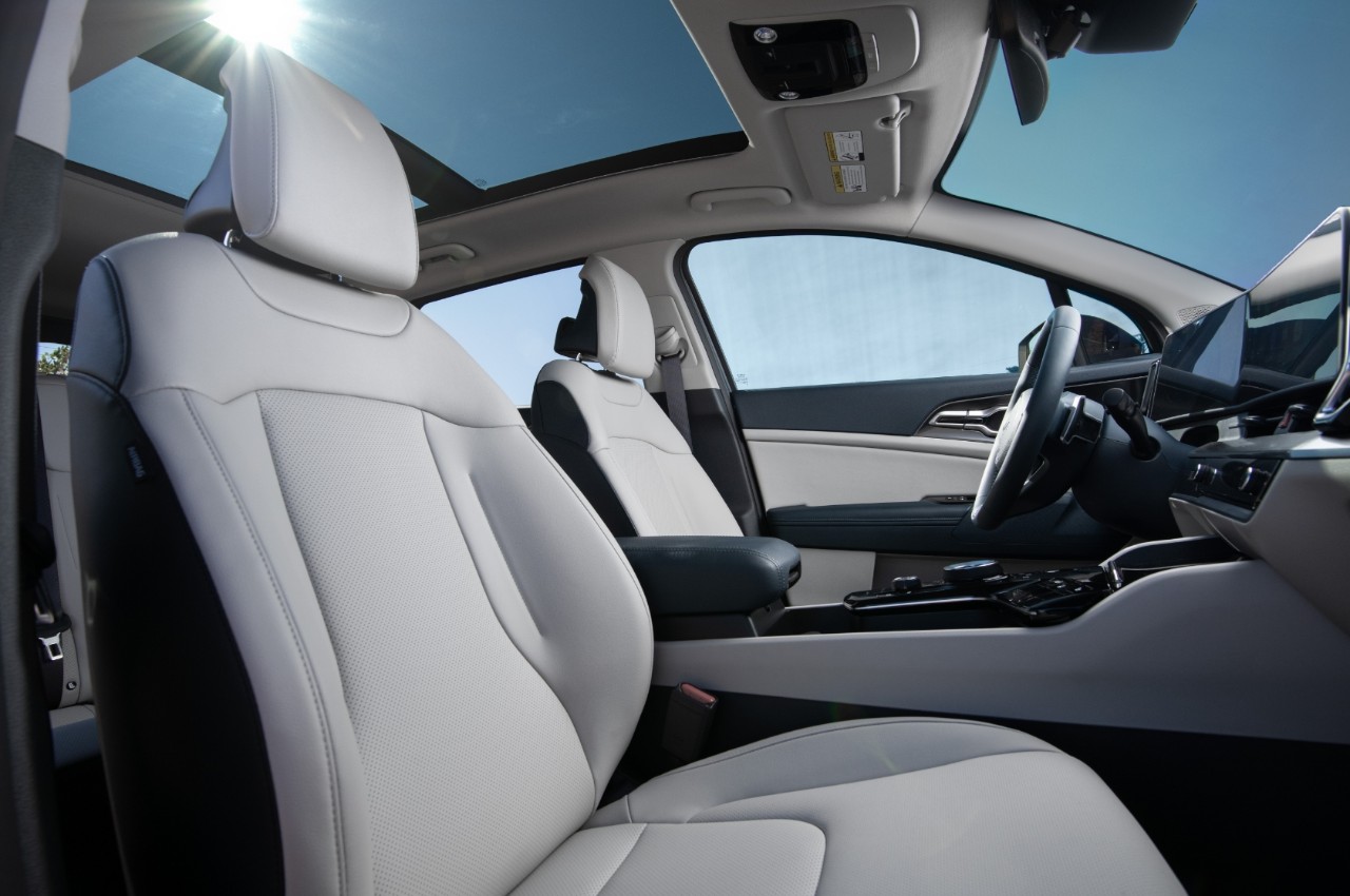 2023 Kia Sportage Hybrid Interior Front Seats And Panoramic Sunroof